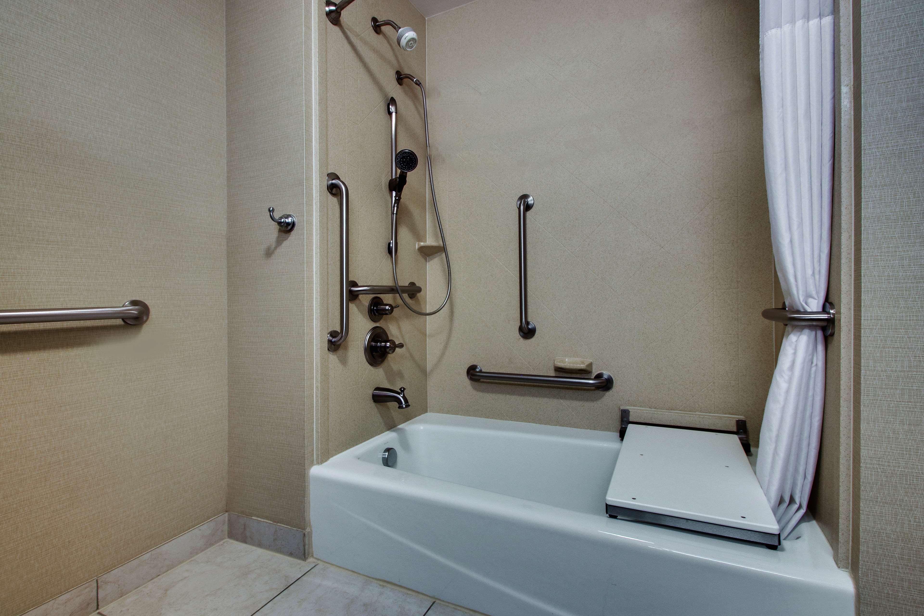 Hampton Inn Vernon Ngoại thất bức ảnh