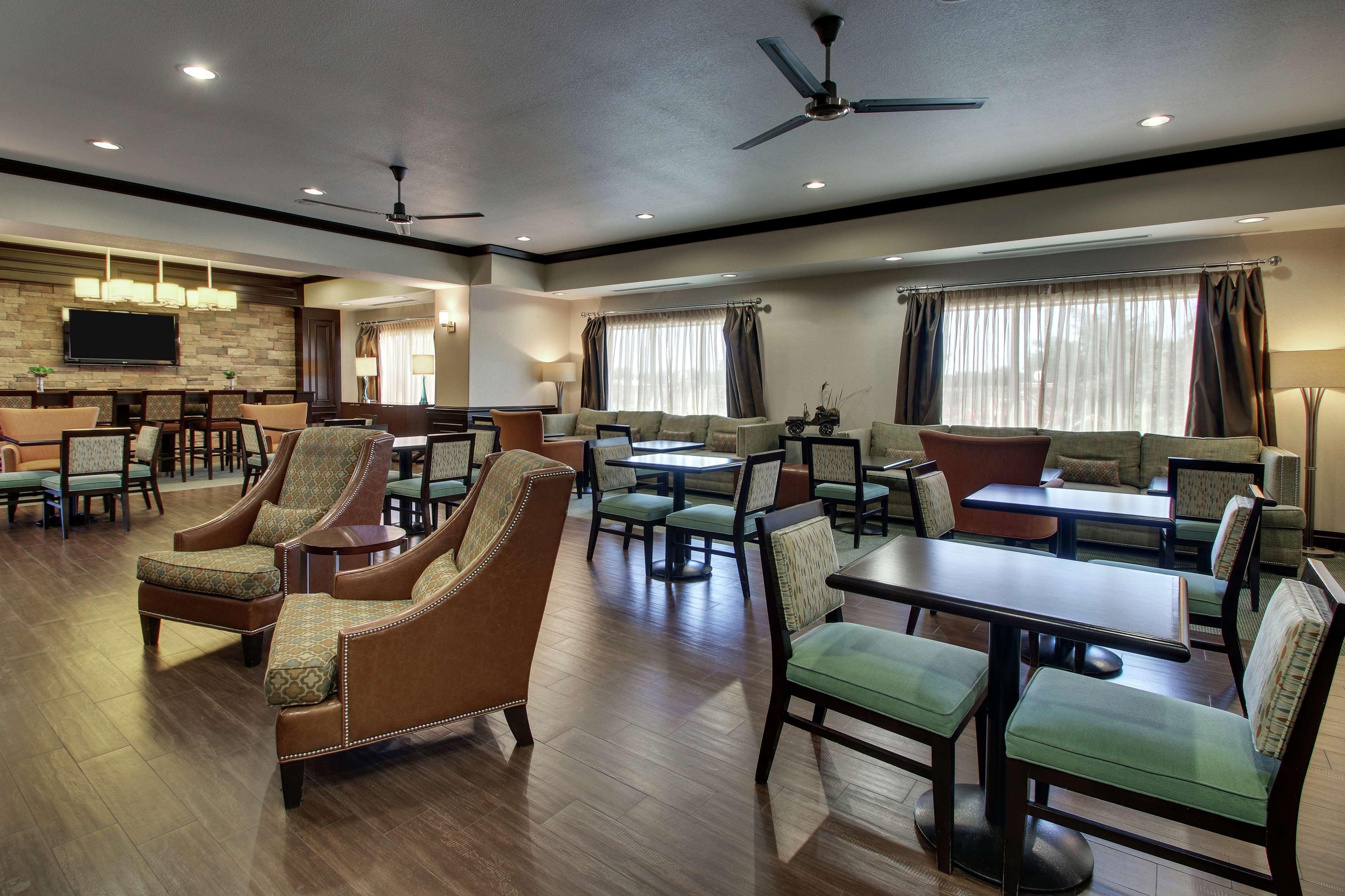 Hampton Inn Vernon Ngoại thất bức ảnh