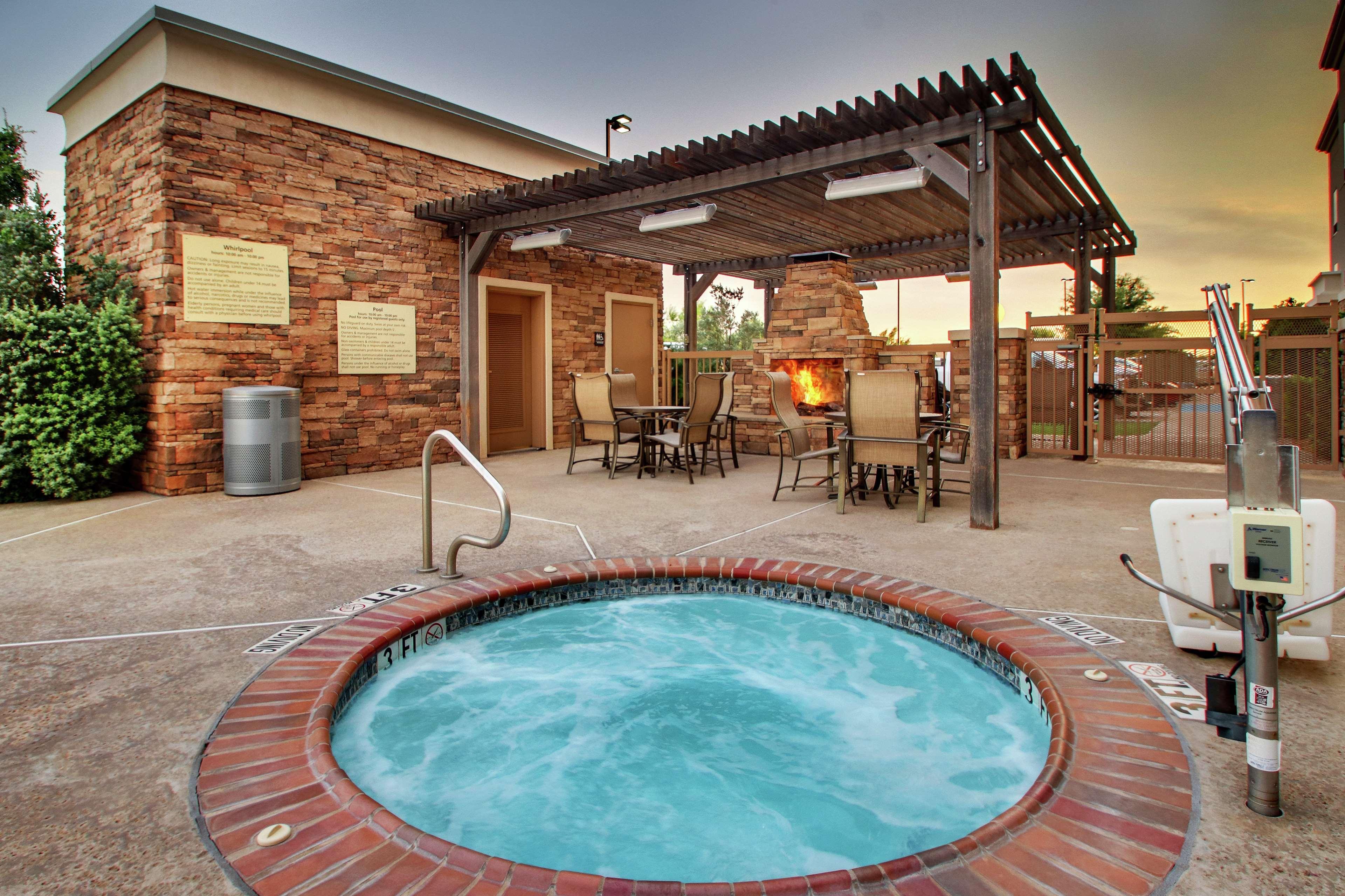 Hampton Inn Vernon Ngoại thất bức ảnh