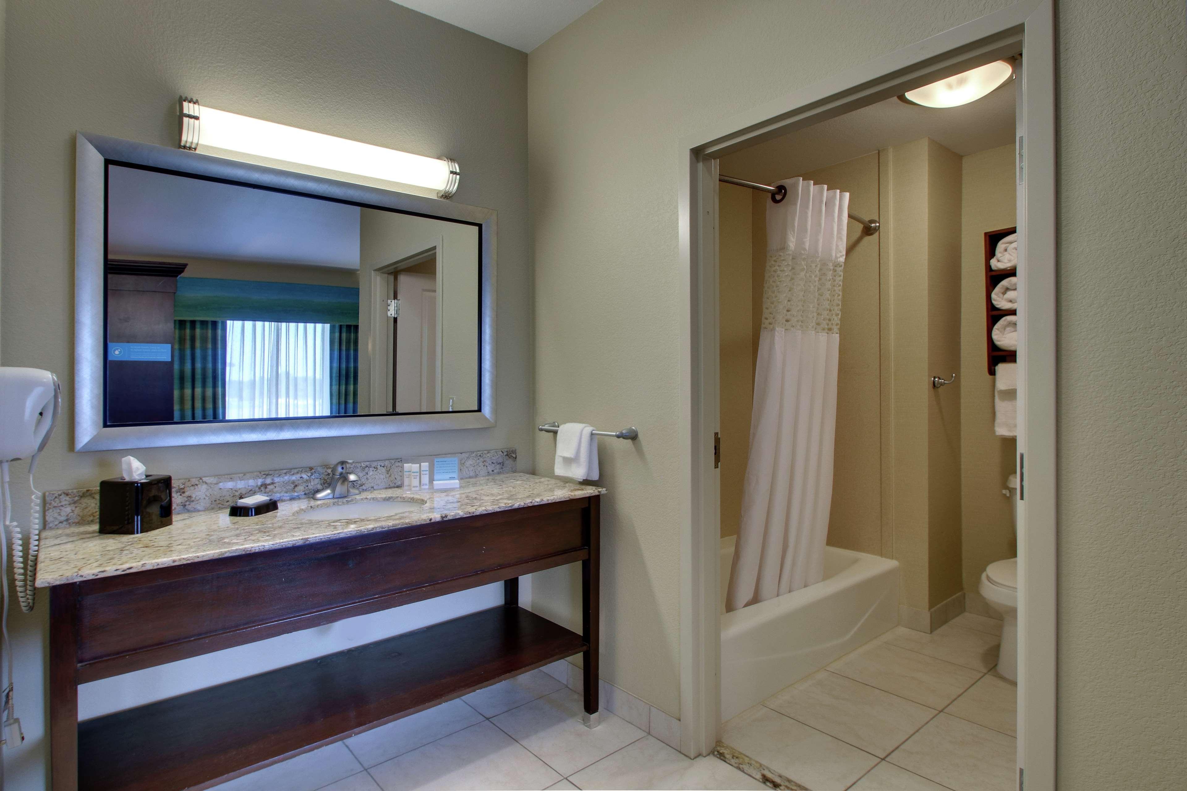 Hampton Inn Vernon Ngoại thất bức ảnh