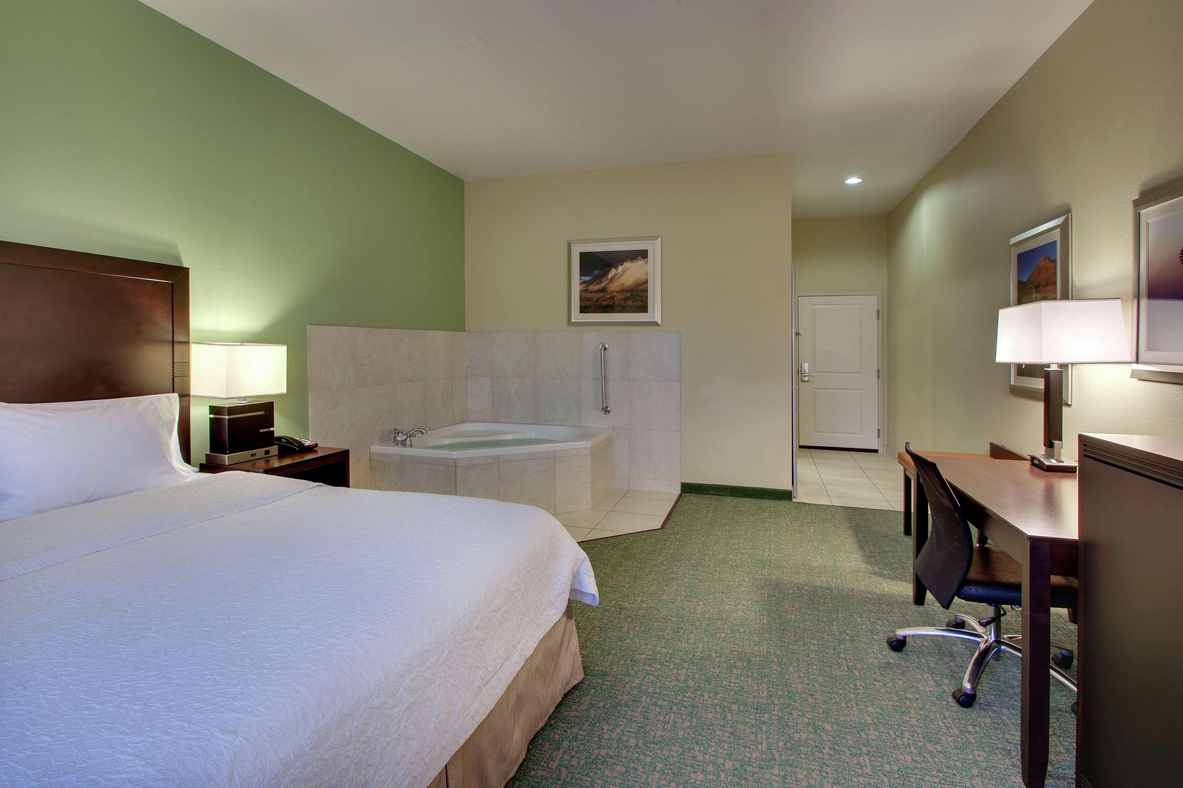 Hampton Inn Vernon Ngoại thất bức ảnh